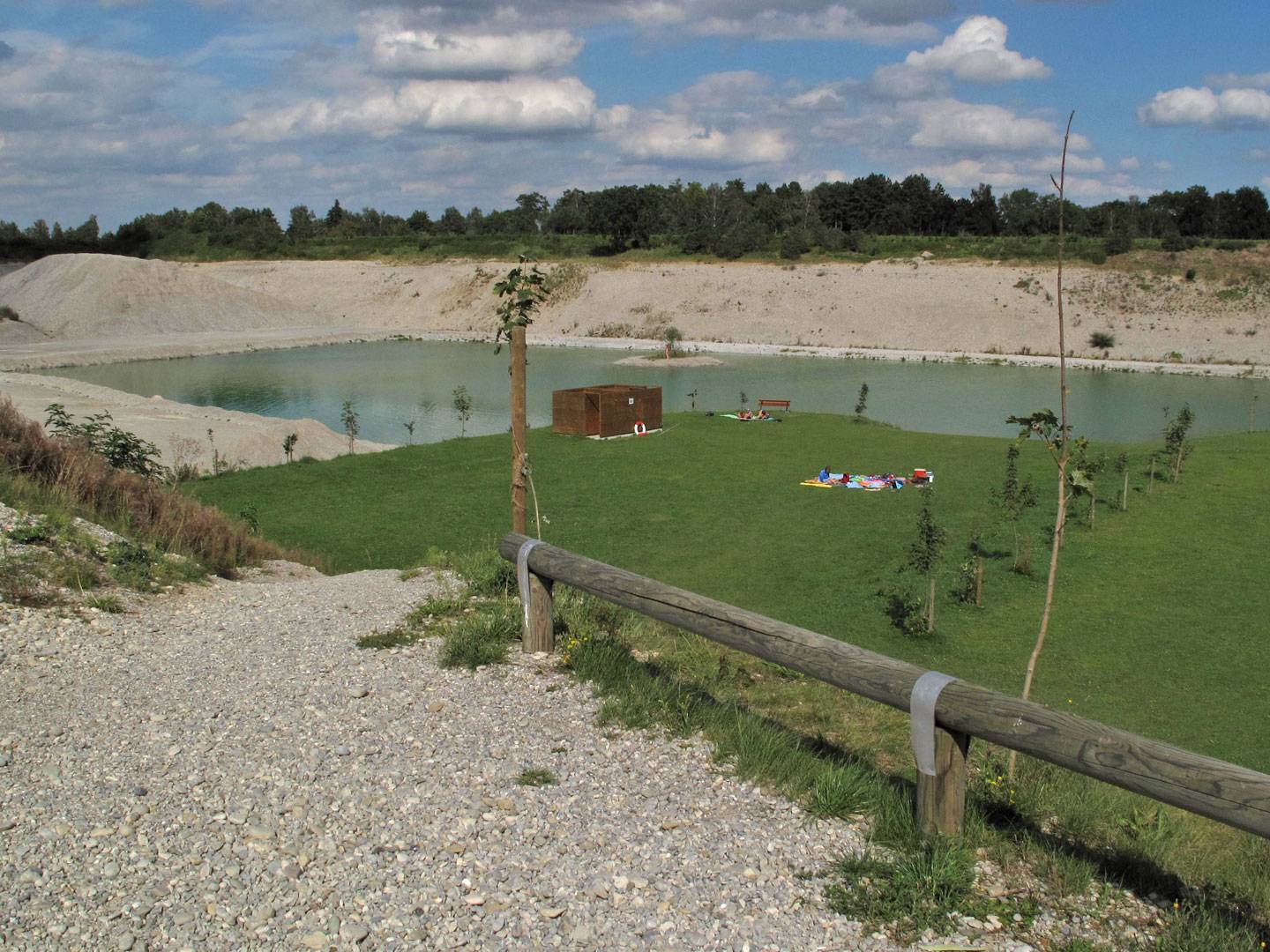 Hurlacher Baggersee aus dem ehemaligen Gelände des KZ-Außenlagers Kauferin IX.