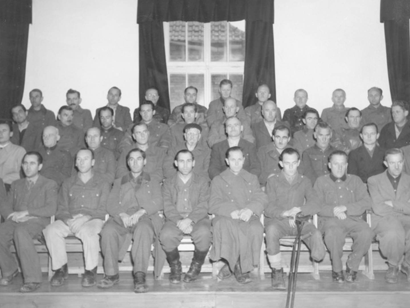 Angeklagte SS-Funktionäre im Dachau Prozess 1945.