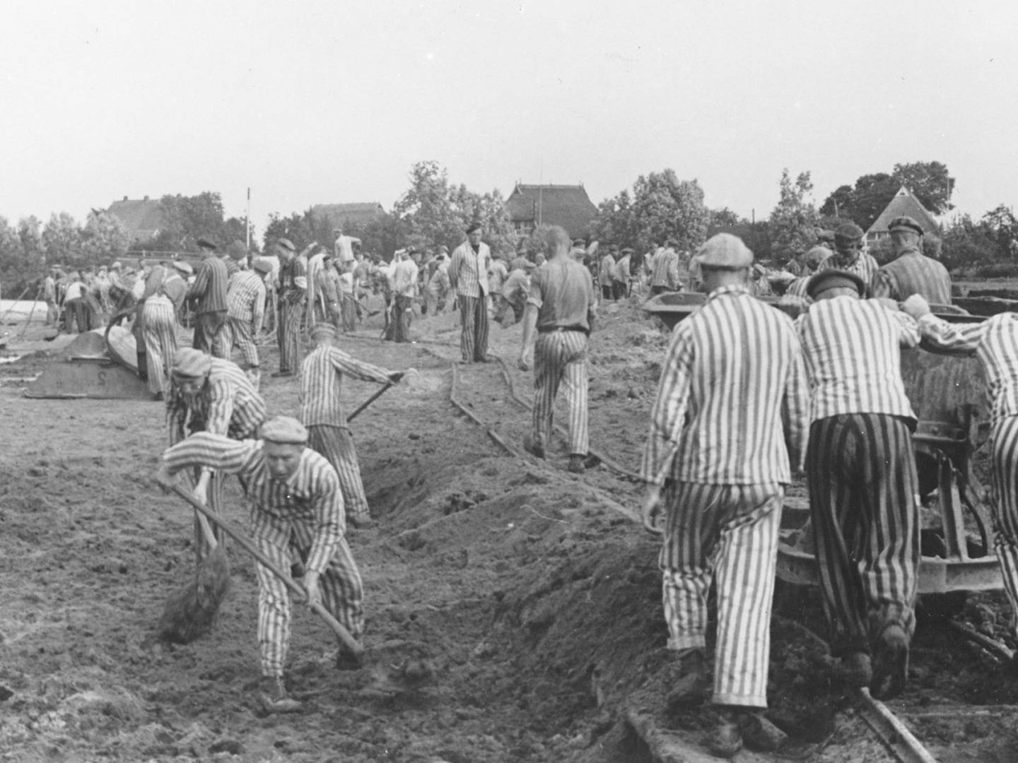 KZ-Häftlinge wurden für Bauarbeiten eingesetzt, hier für das KZ Neuengamme.