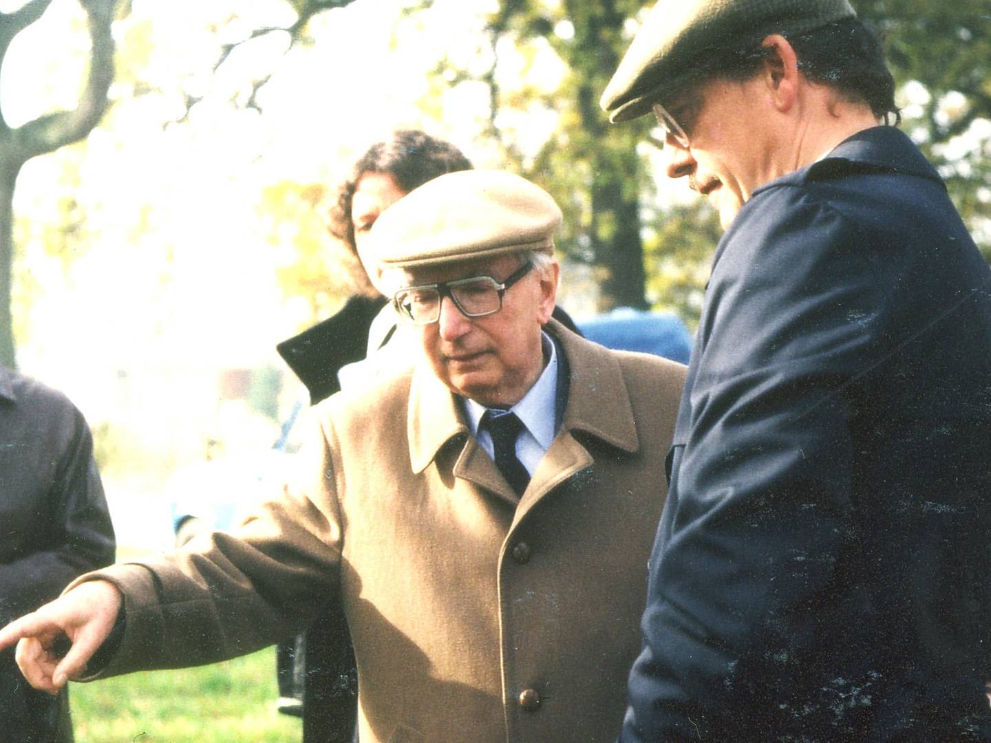 Dr. Viktor Emil Frankl bei Einweihung des Gedenksteins am ehemaligen KZ-Außenlager Kaufering III