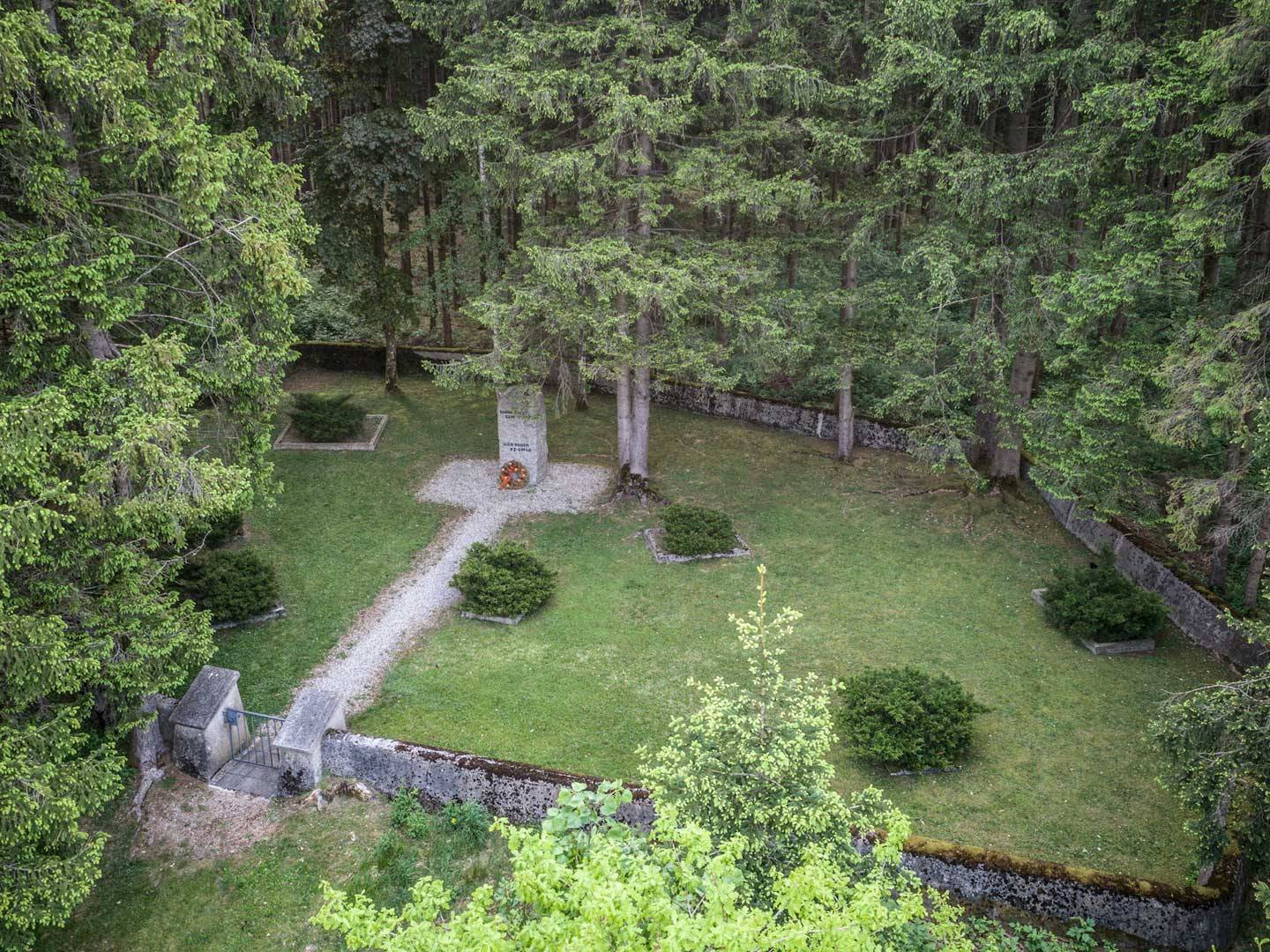 KZ-Friedhof Stoffersberg im Wald.