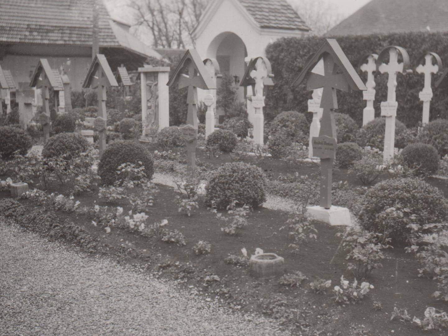 KZ-Grabstätte Holzhausen Dorffriedhof von 1954.