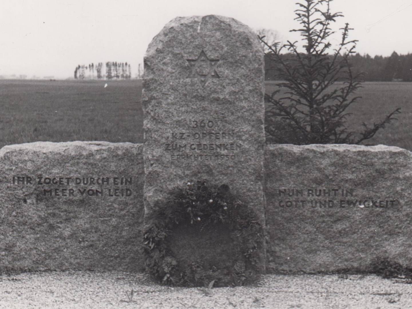 Zentrales Denkmal auf dem KZ-Friedhof Hurlach.