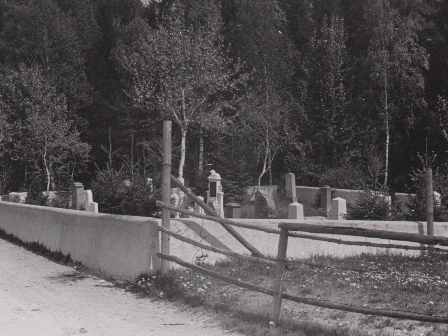 KZ-Häftlinge, die im Hospital im Magnusheim starben, wurden auf dem KZ-Friedhof beerdigt.