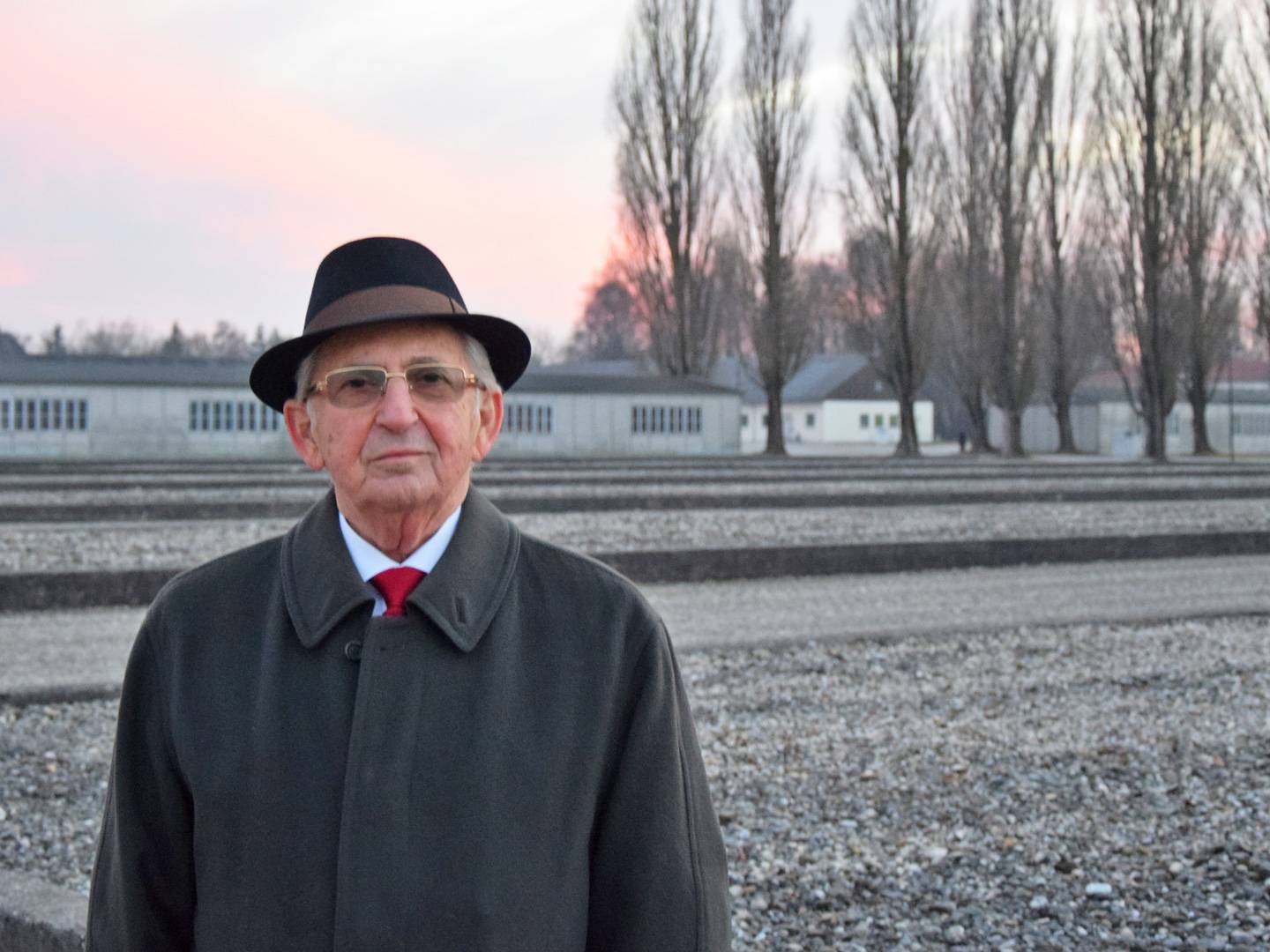 Abba Naor an der KZ-Gedenkstätte Dachau 2017.